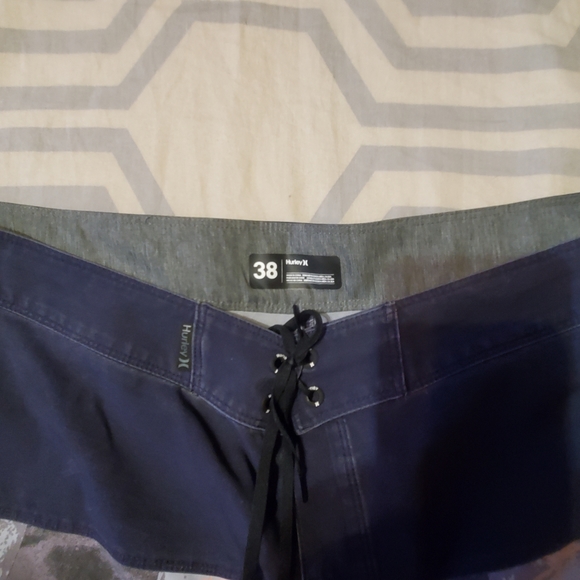 Mens Hurley sqim trunks size 38 - Picture 3 of 3